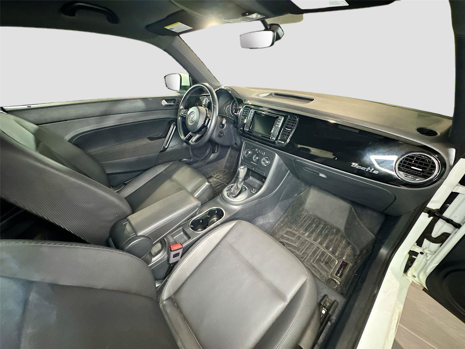 Used 2018 Volkswagen Beetle 2.0T FWD image 14