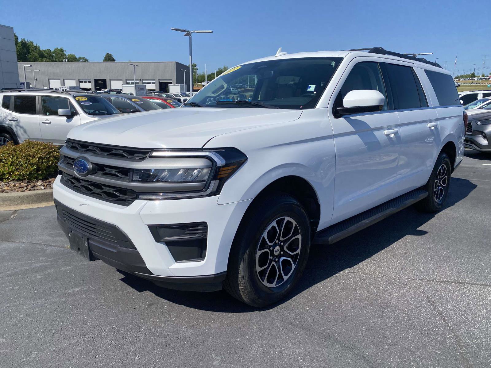 Used 2024 Ford Expedition Max XLT AWD/4WD image 3