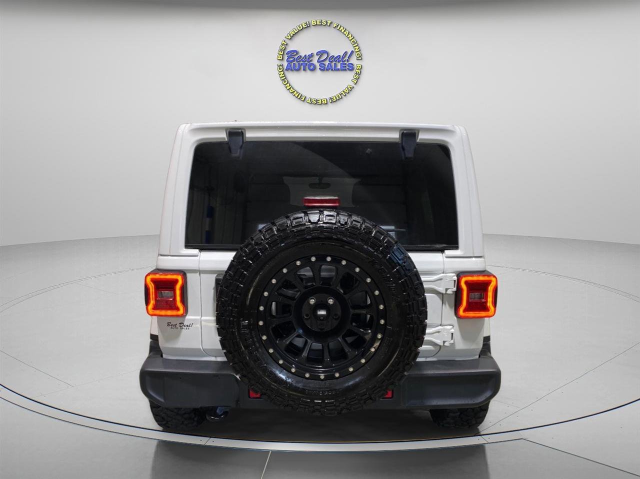 Used 2019 Jeep Wrangler Unlimited Sahara image 3