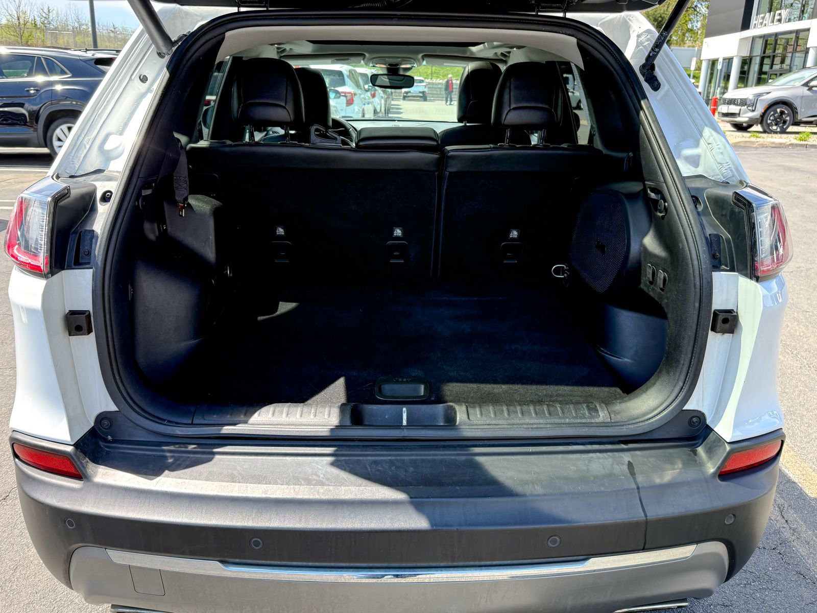 Used 2021 Jeep Cherokee Limited AWD/4WD image 39