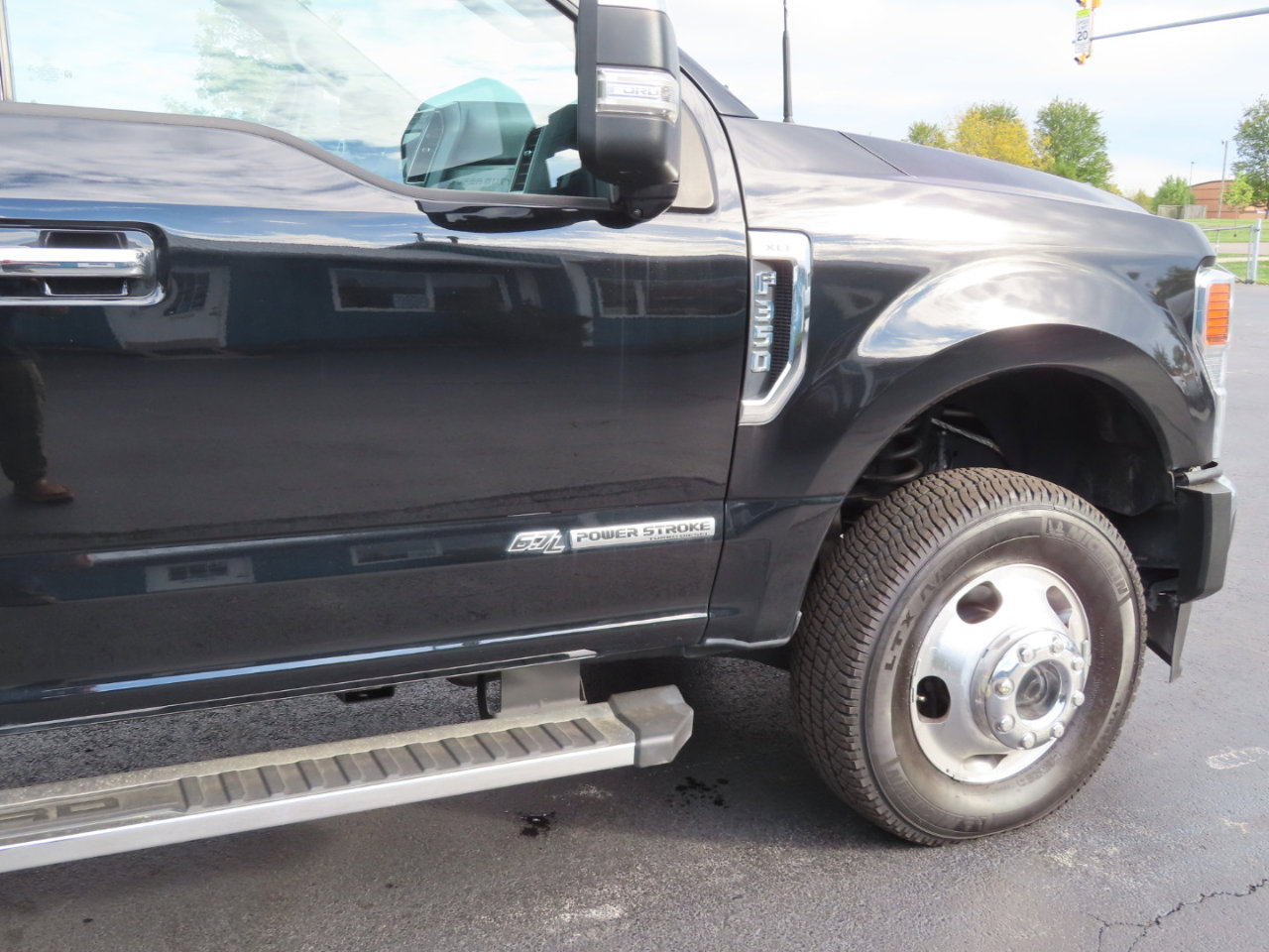 Used 2022 Ford F350 XLT w/ XLT Premium Package image 25