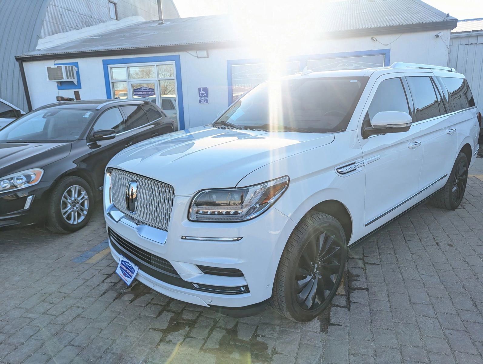 Used 2021 Lincoln Navigator L Reserve image 3