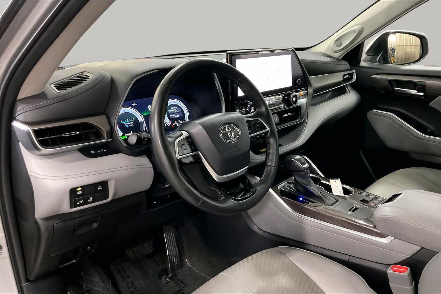 Used 2023 Toyota Highlander Limited AWD/4WD image 18