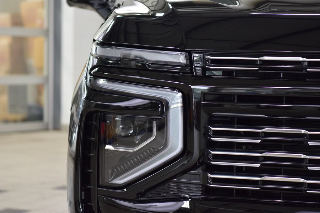 Used 2025 Chevrolet Tahoe High Country AWD/4WD image 12