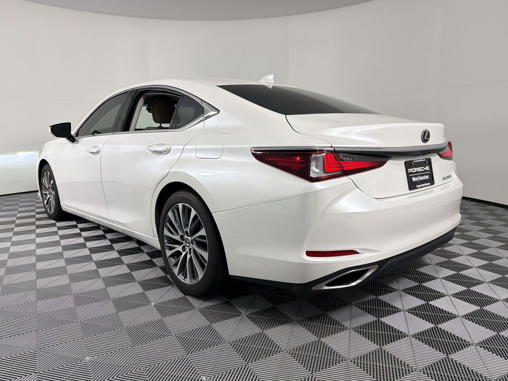 Used 2020 Lexus ES 350 w/ Premium Package FWD image 3
