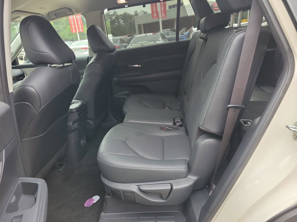 Certified 2024 Toyota Grand Highlander AWD image 16