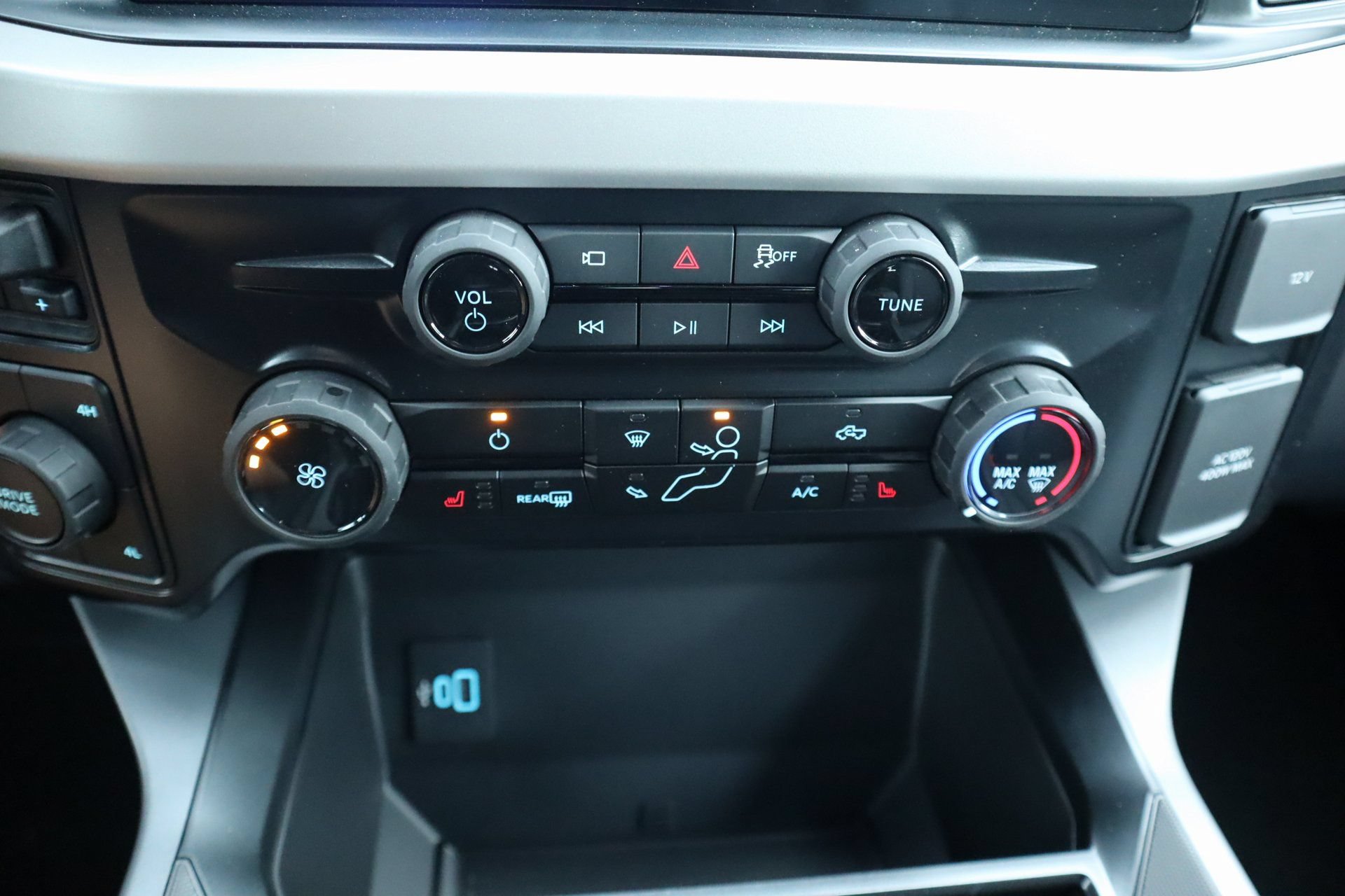New 2026 Ford F250 XLT w/ XLT Premium Package AWD/4WD image 7