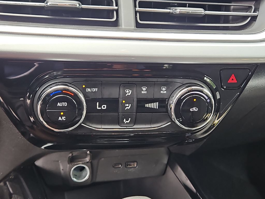 Used 2025 Chevrolet Trax LT FWD image 31
