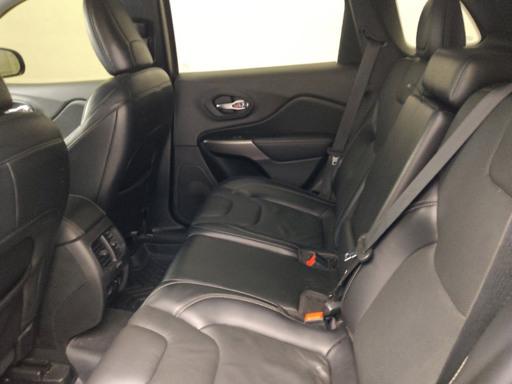 Used 2021 Jeep Cherokee Latitude Lux w/ Comfort/Convenience Group FWD image 18