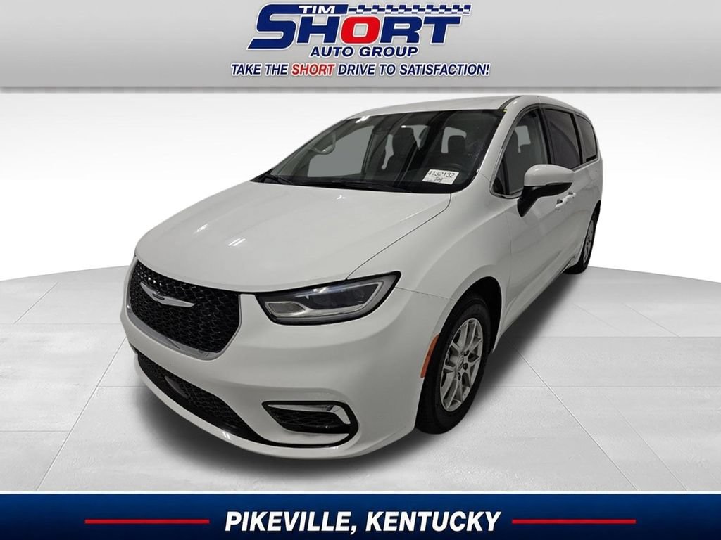 Used 2023 Chrysler Pacifica Touring-L FWD image 1