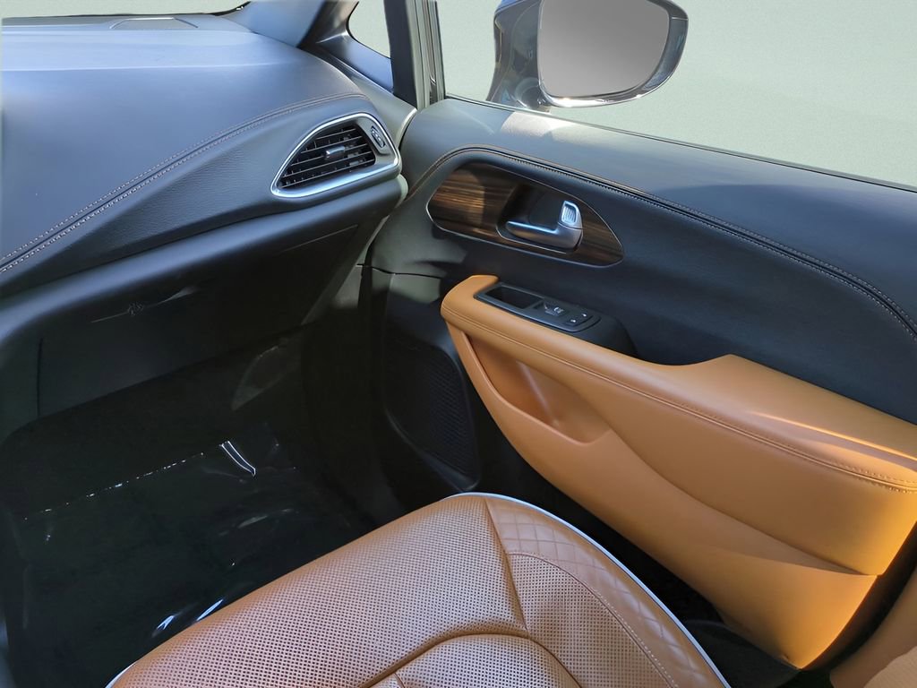 Used 2022 Chrysler Pacifica Pinnacle image 16