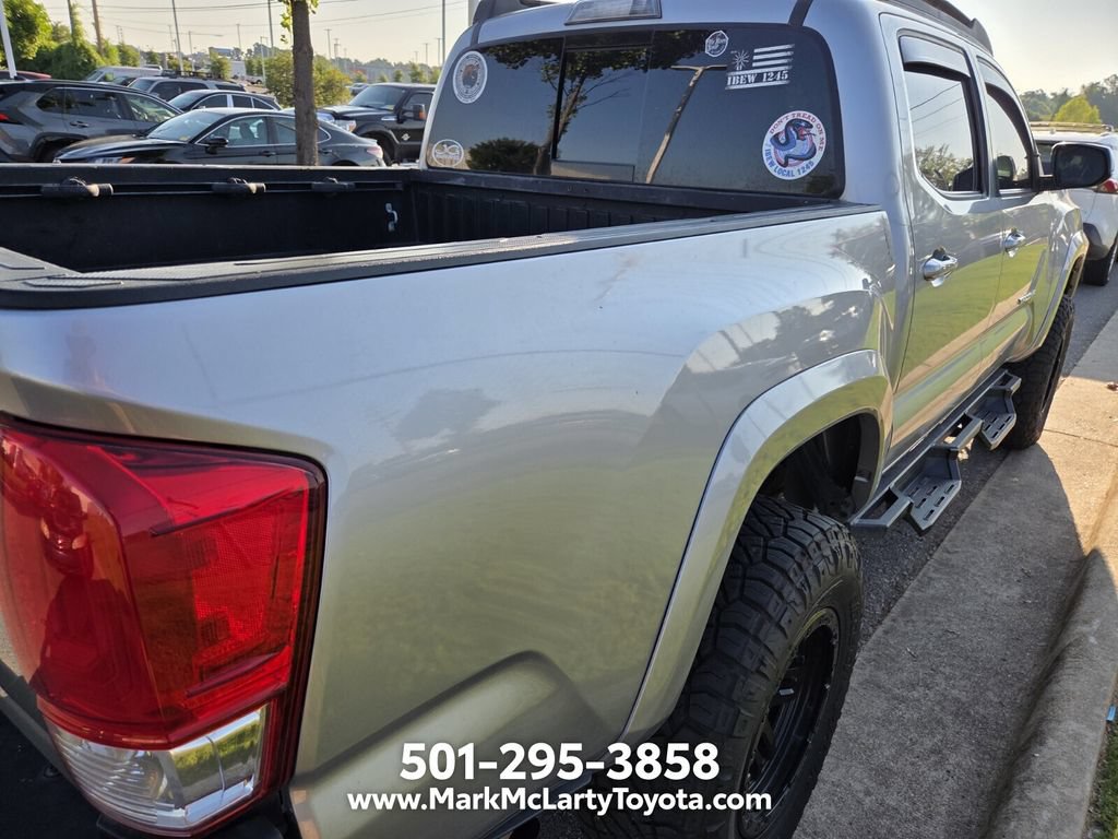 Used 2018 Toyota Tacoma SR5 AWD/4WD image 10