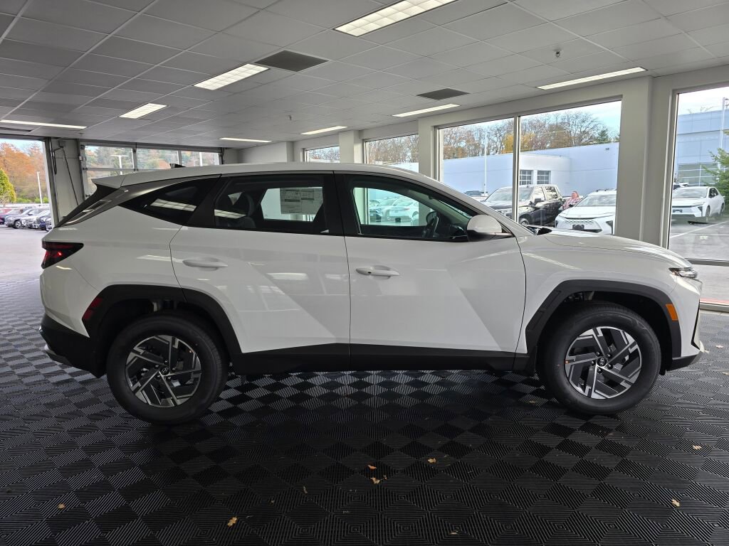 New 2026 Hyundai Tucson Blue SE image 3