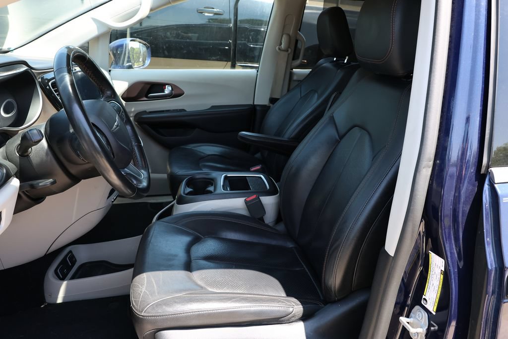 Used 2019 Chrysler Pacifica Touring-L Plus FWD image 9