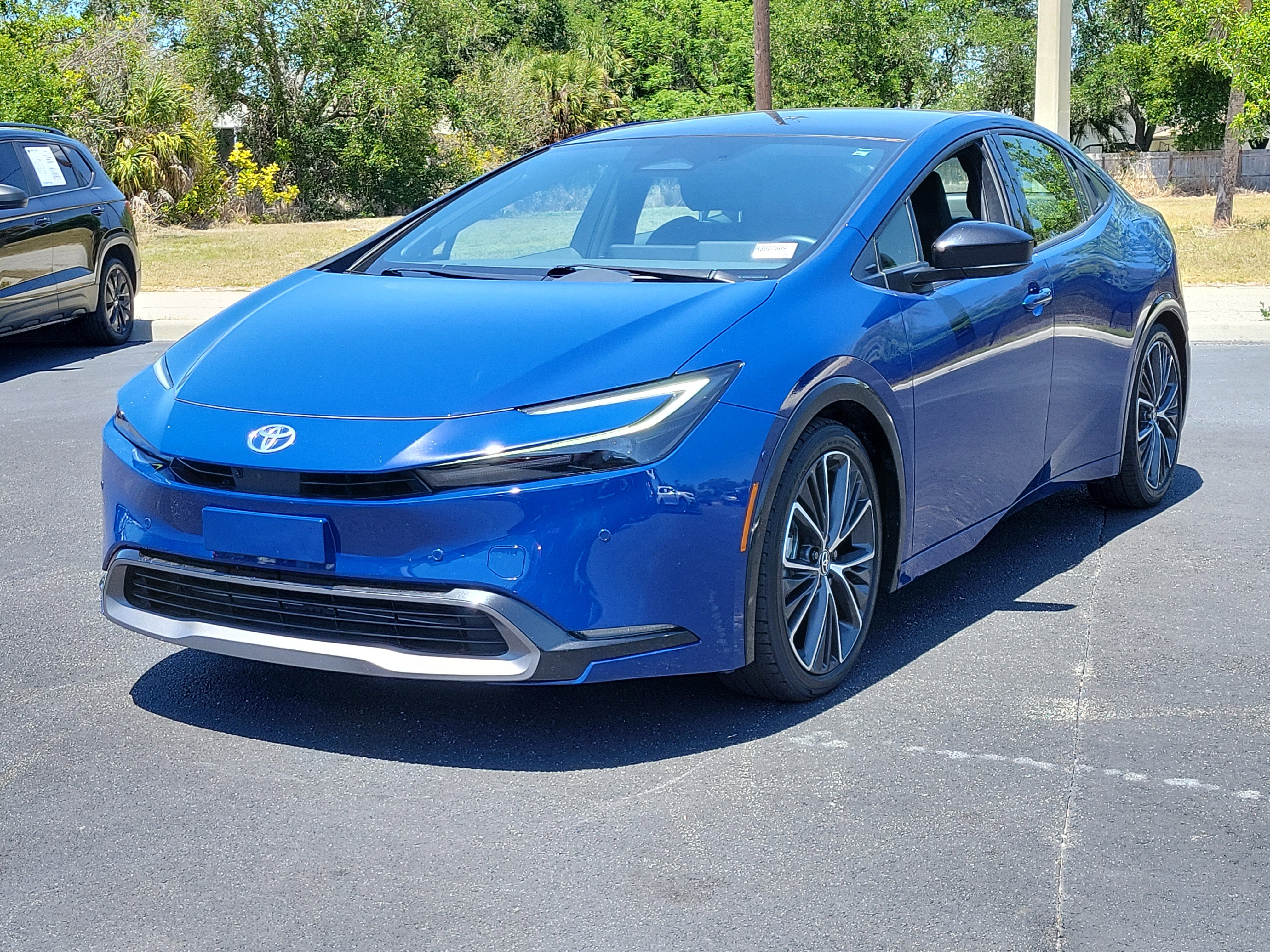 Used 2024 Toyota Prius Limited w/ Limited Premium Package FWD image 3