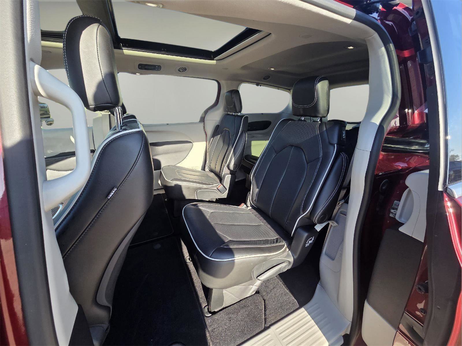 Used 2022 Chrysler Pacifica Limited image 21