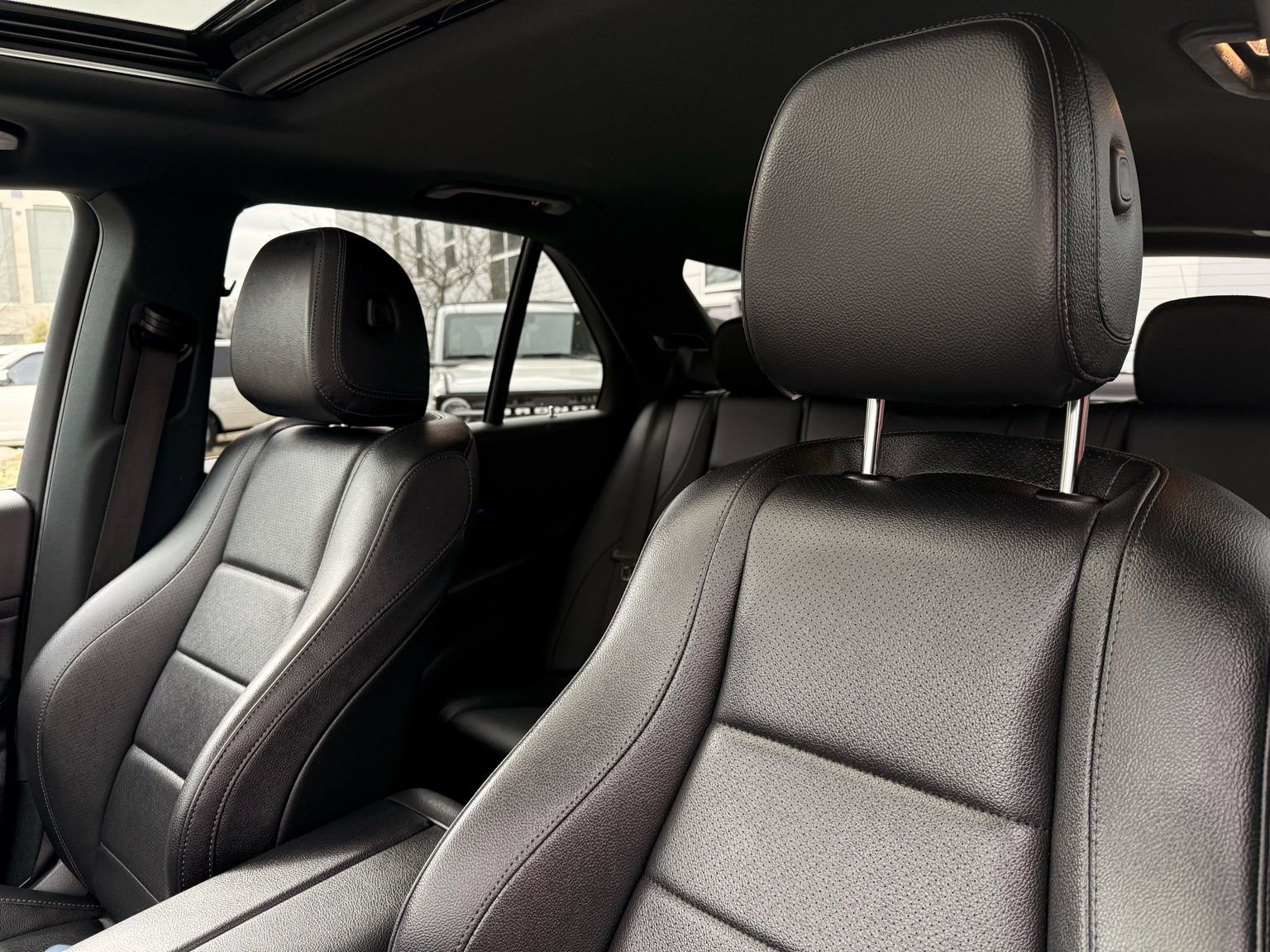 Used 2020 Mercedes-Benz GLE 350 4MATIC w/ Premium Package image 41