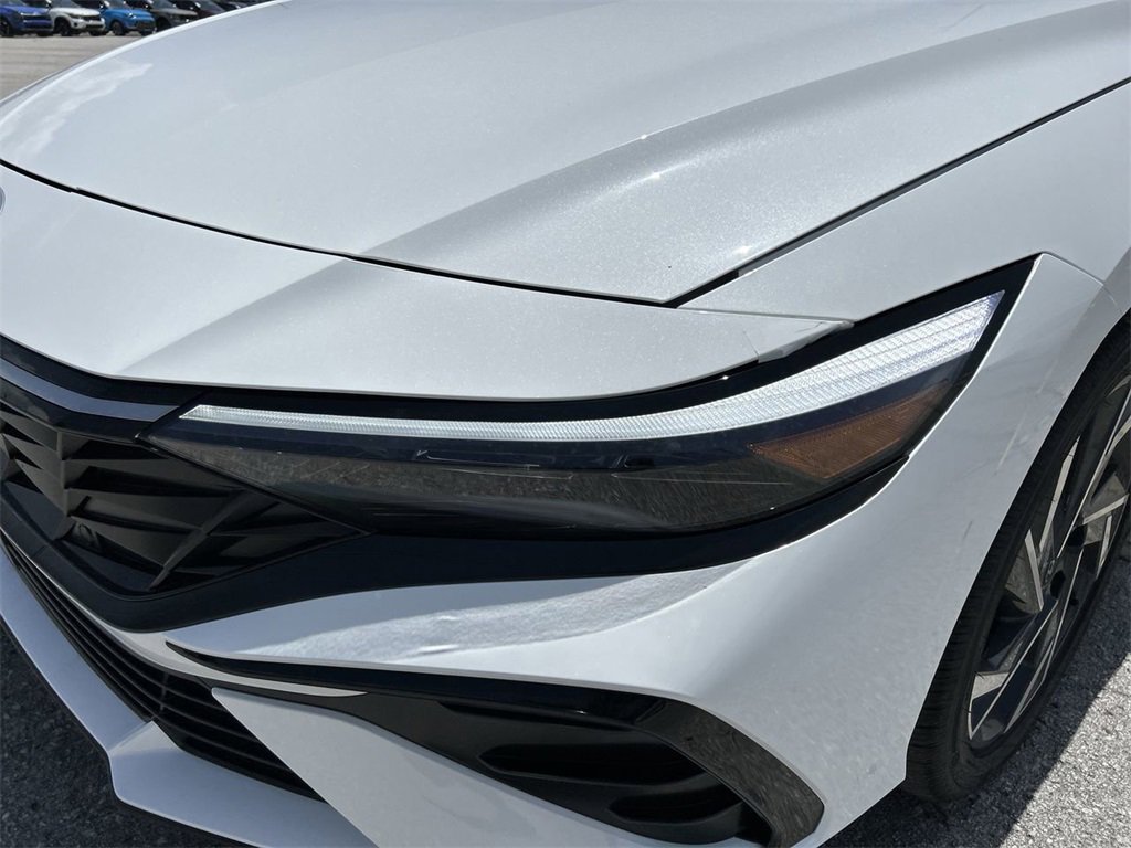 New 2025 Hyundai Elantra Limited image 15