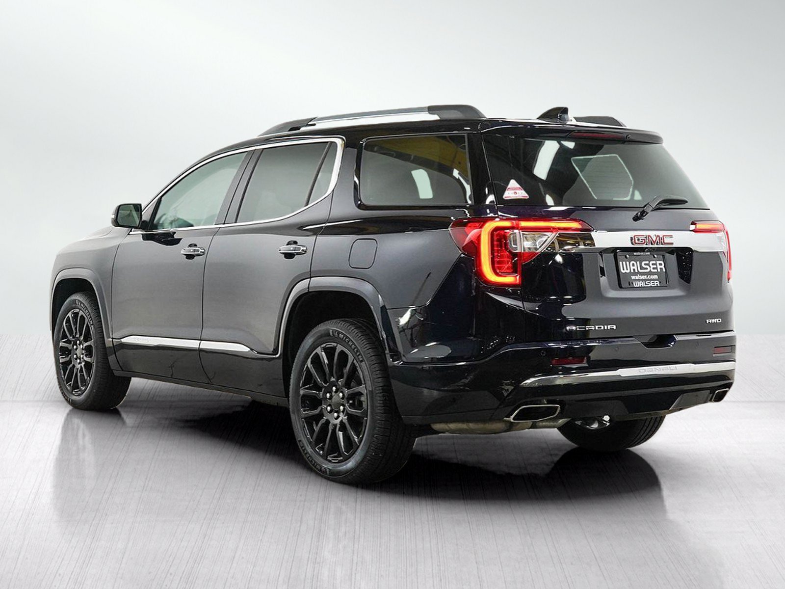 Used 2021 GMC Acadia Denali w/ Denali Ultimate Package AWD/4WD image 3