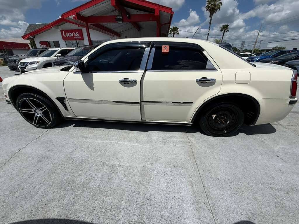 Used 2008 Chrysler 300 LX RWD image 8