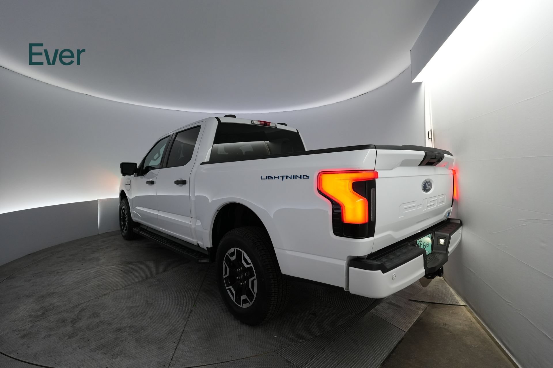 Used 2023 Ford F150 Lightning XLT AWD/4WD image 3