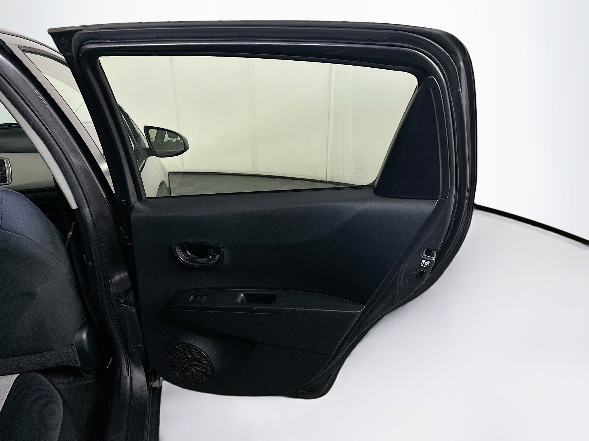 Used 2013 Toyota Yaris LE image 26