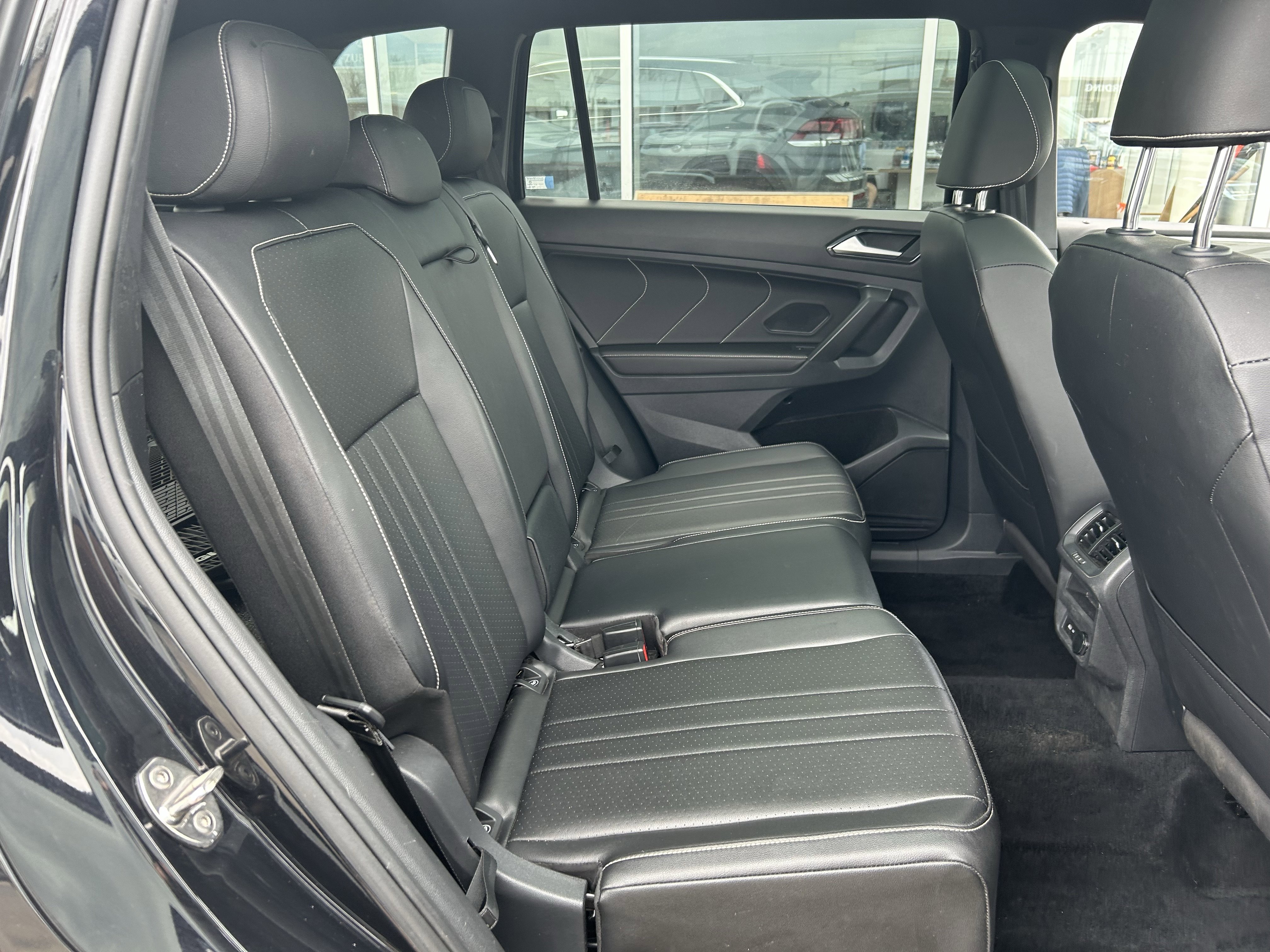Certified 2022 Volkswagen Tiguan SE R-Line AWD/4WD image 25