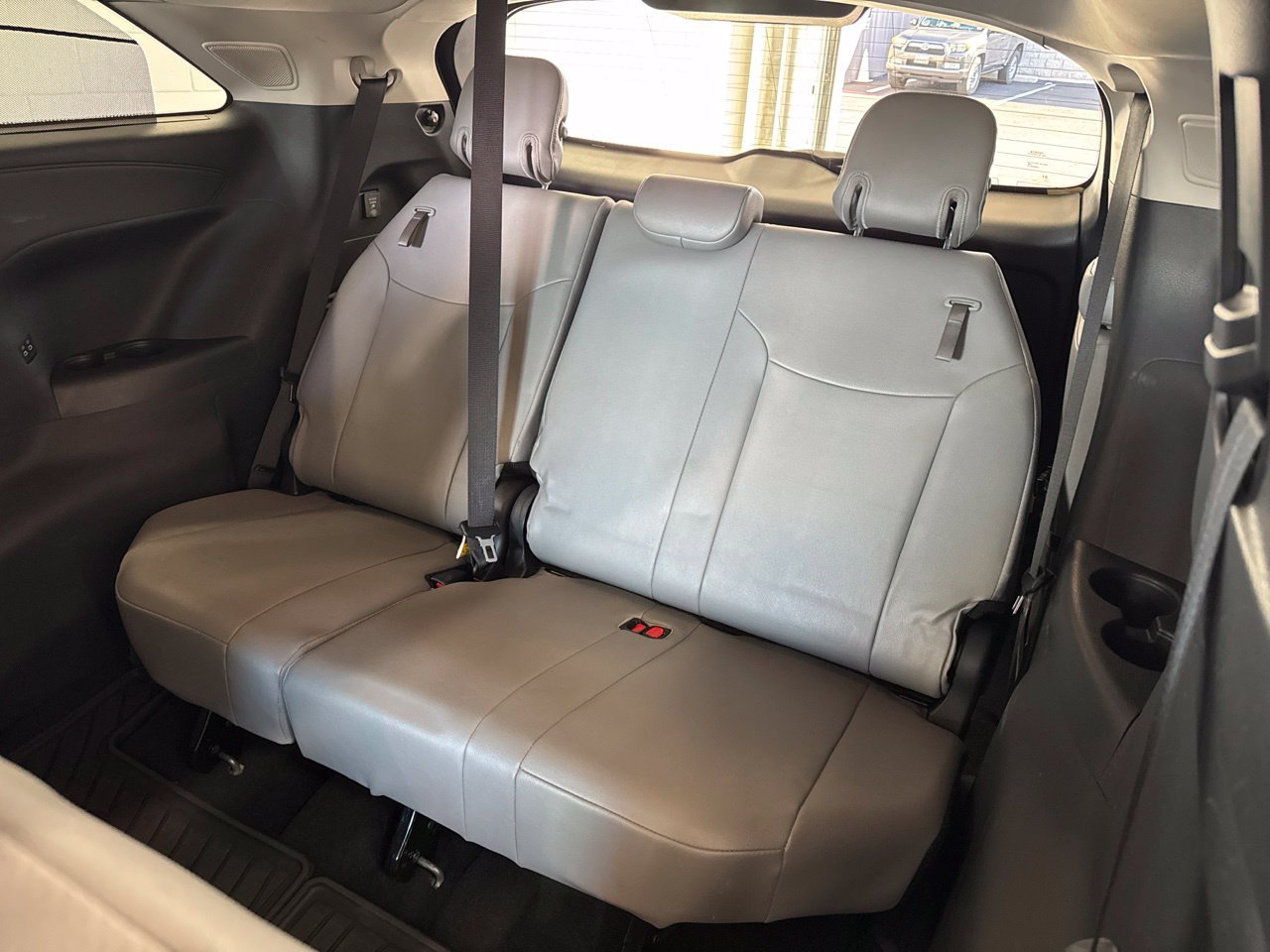 Certified 2026 Toyota Sienna XLE FWD image 42
