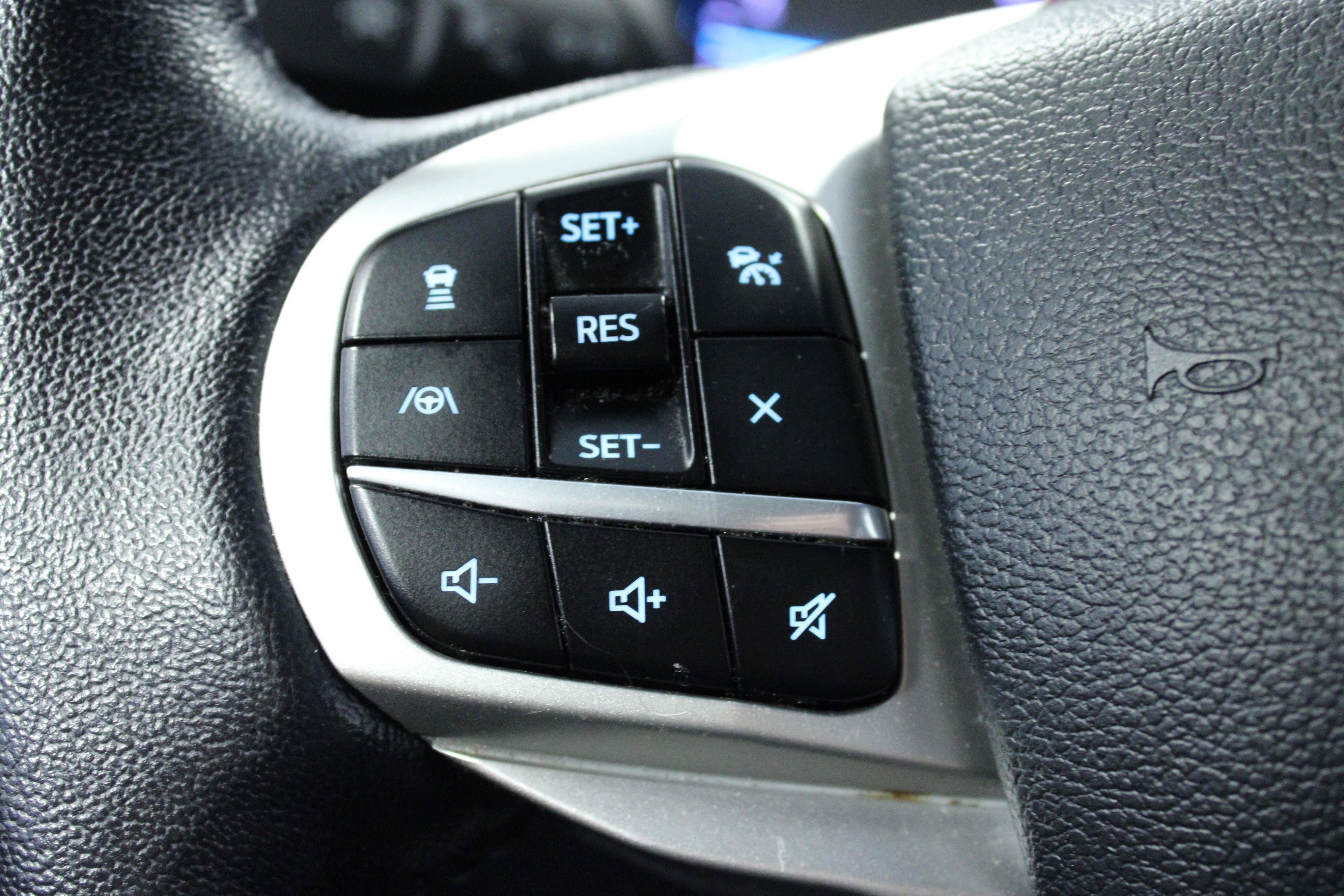 Used 2022 Ford Explorer XLT w/ Equipment Group 202A image 18