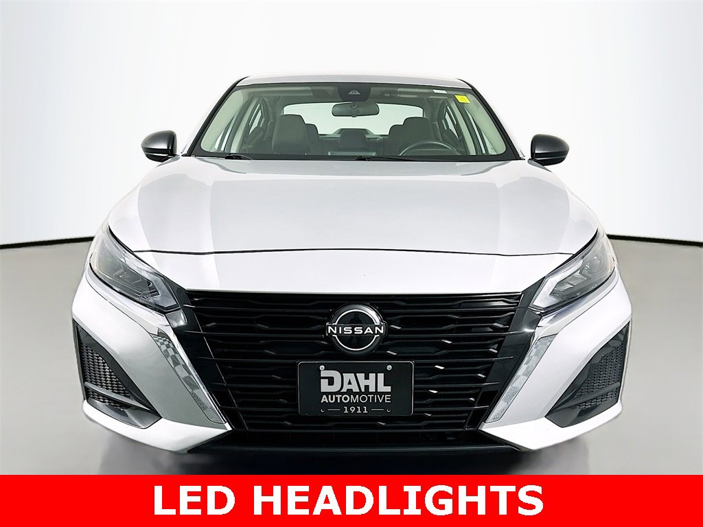 Used 2024 Nissan Altima 2.5 SV image 3