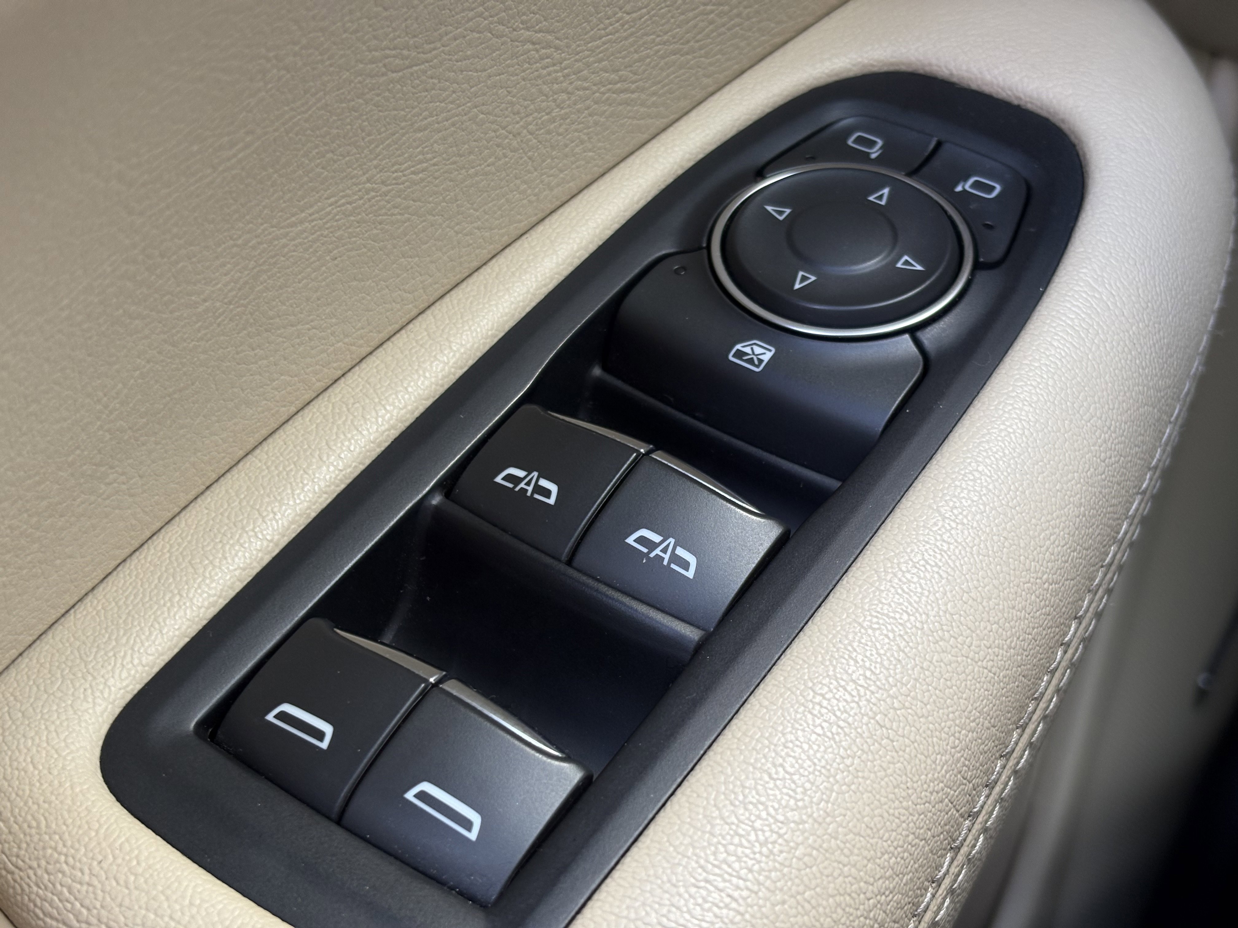Used 2018 Cadillac XT5 FWD image 29
