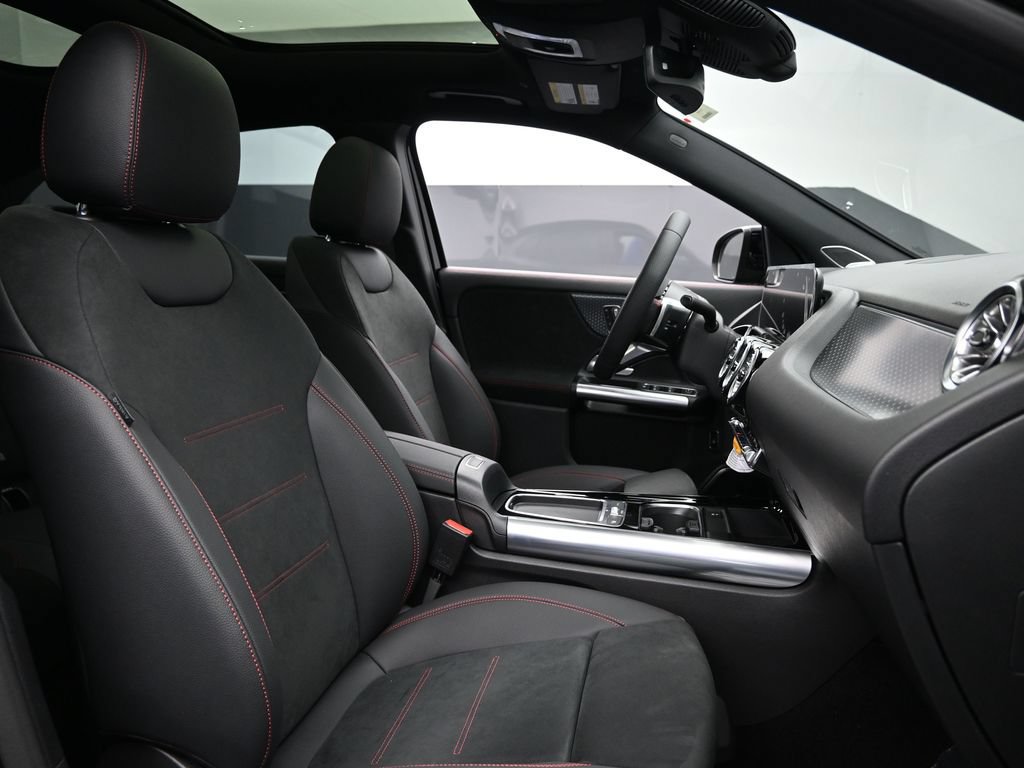 Used 2025 Mercedes-Benz GLA 250 4MATIC image 30