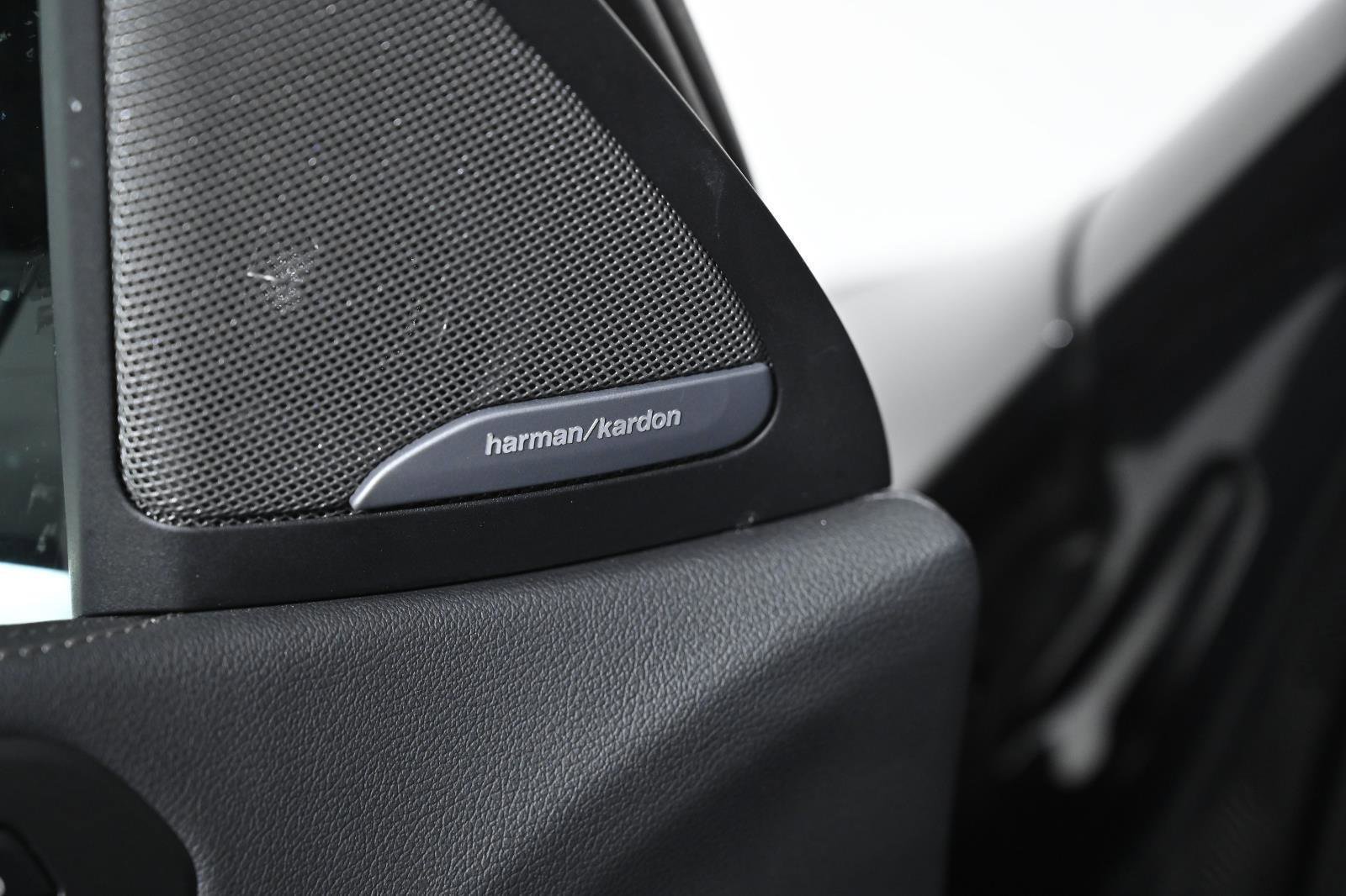 Used 2023 BMW X6 M50i w/ Executive Package image 28