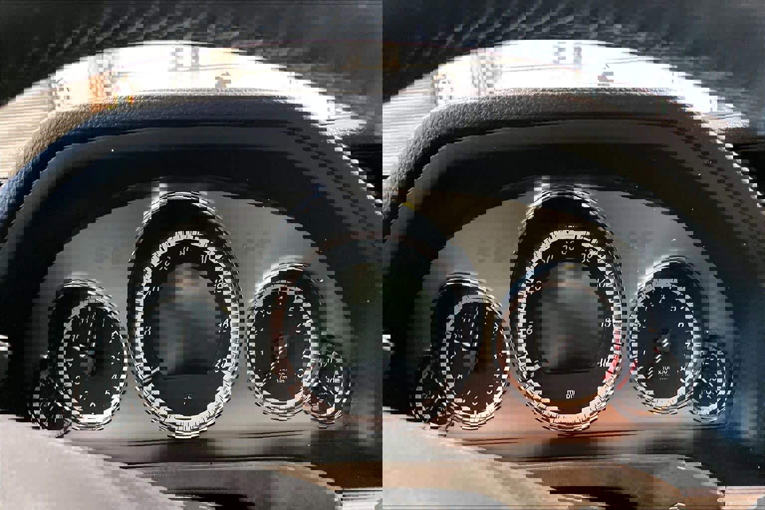 Used 2010 Mercedes-Benz E 350 4MATIC Sedan image 26