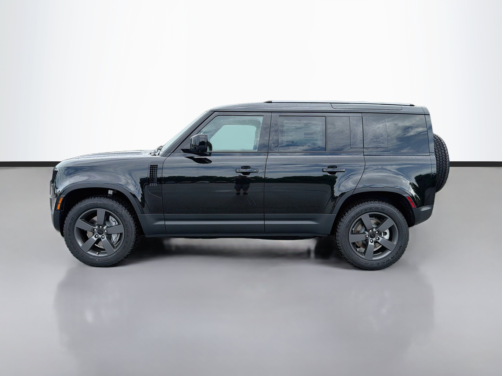 New 2026 Land Rover Defender 110 S AWD/4WD image 2