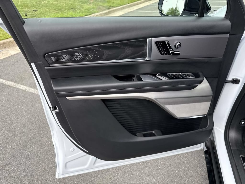 Certified 2026 Cadillac Vistiq Platinum w/ LPO, Floor Liner Package AWD/4WD image 29