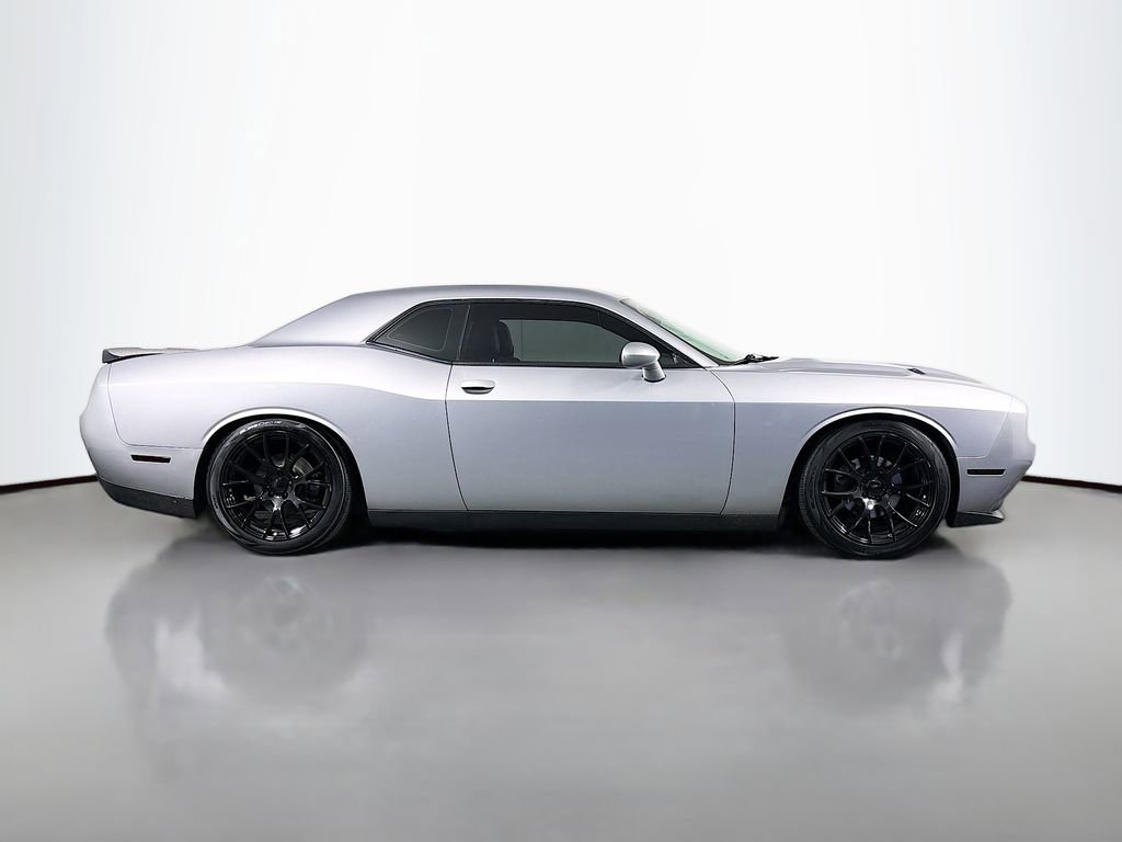 Used 2016 Dodge Challenger SXT image 8
