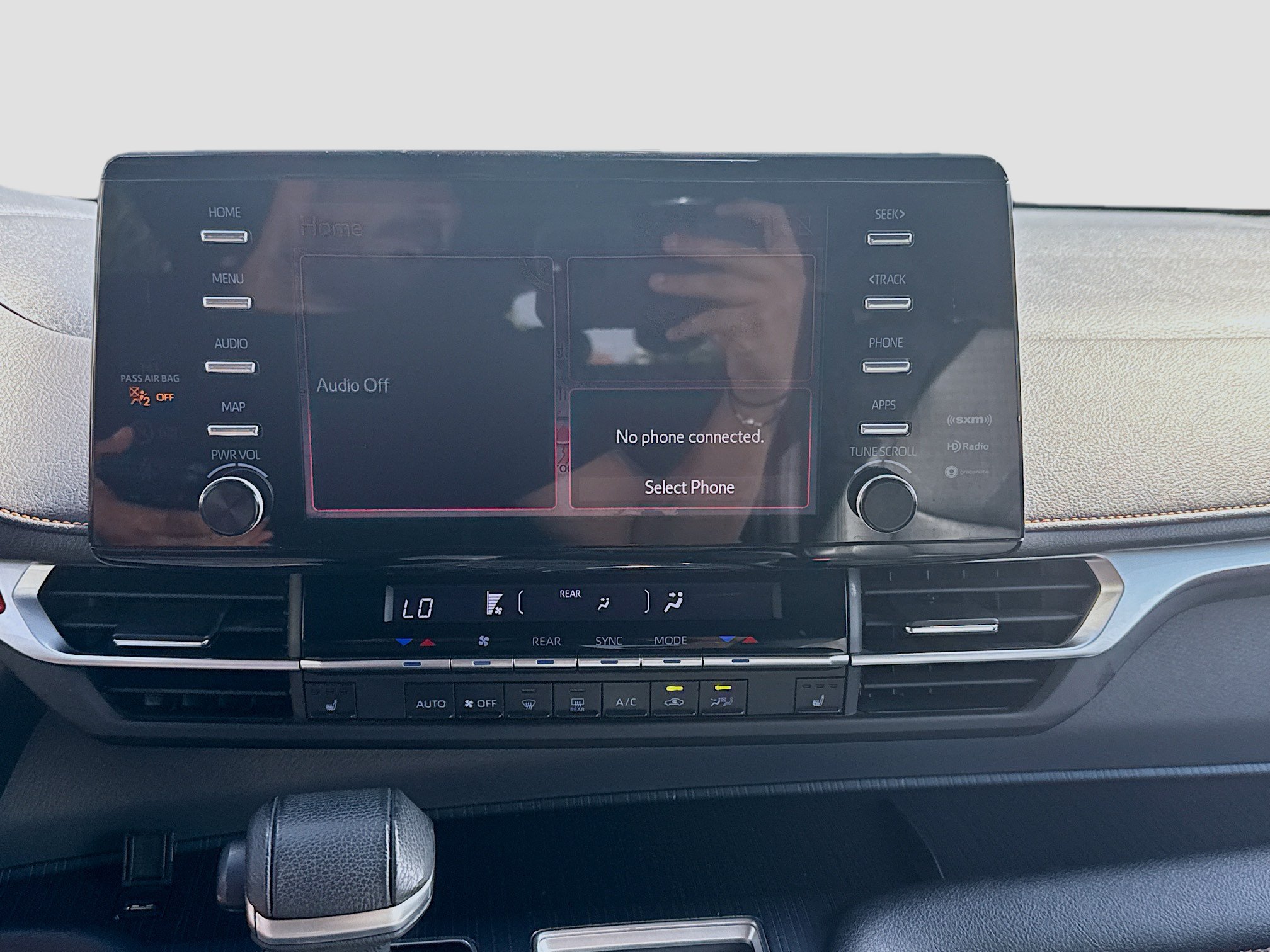 Used 2022 Toyota Sienna XSE FWD image 12