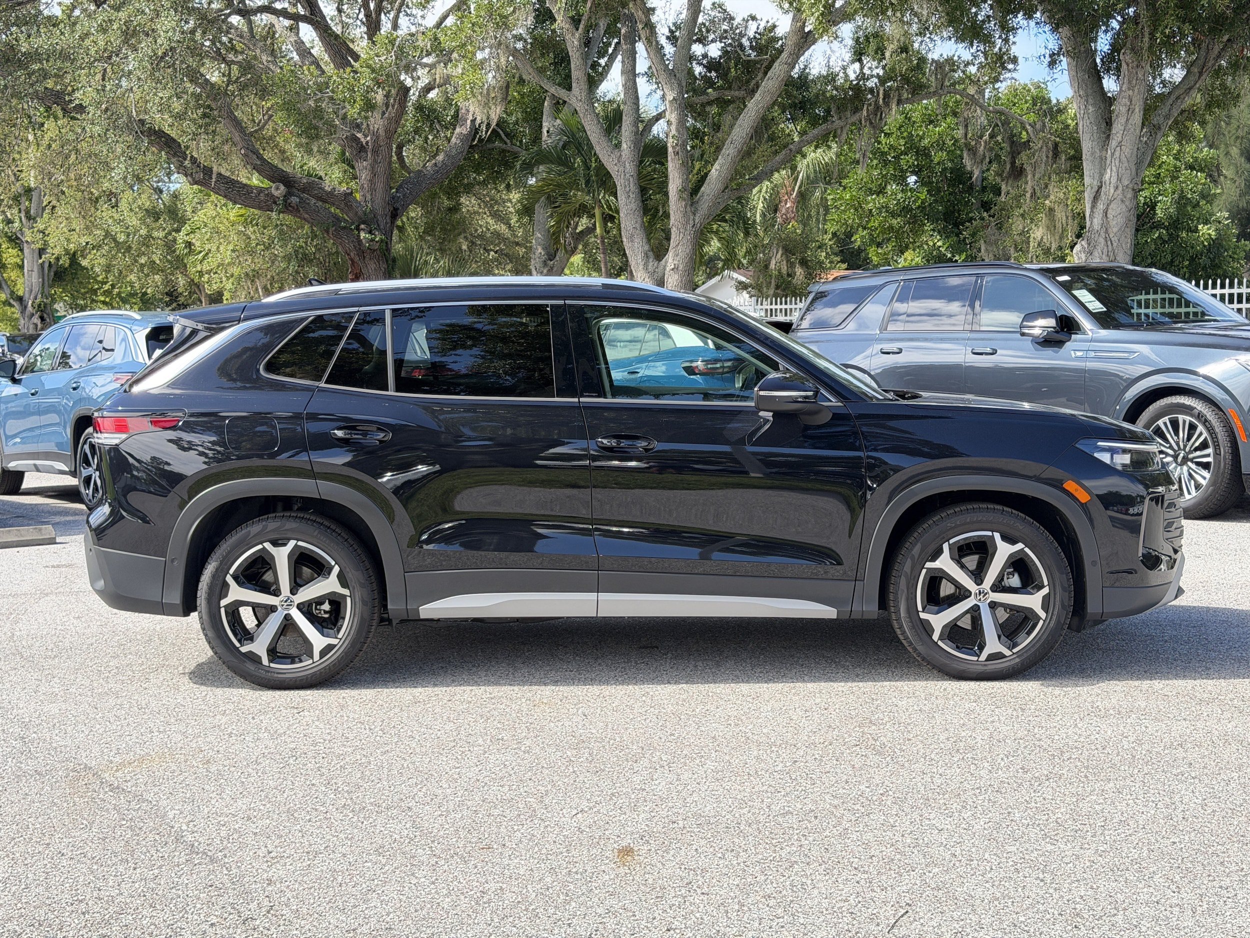 New 2026 Volkswagen Tiguan SE FWD image 8