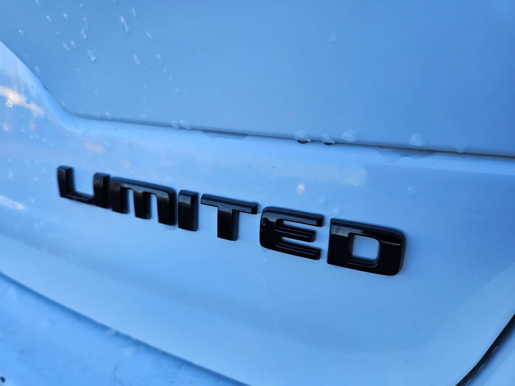 Used 2023 Jeep Grand Cherokee Limited w/ Luxury Tech Group II image 13