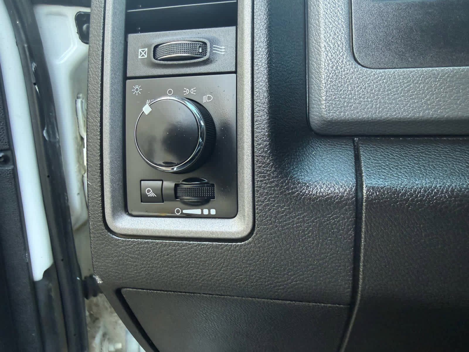 Used 2018 RAM 2500 Tradesman w/ Power & Remote Entry Group image 9