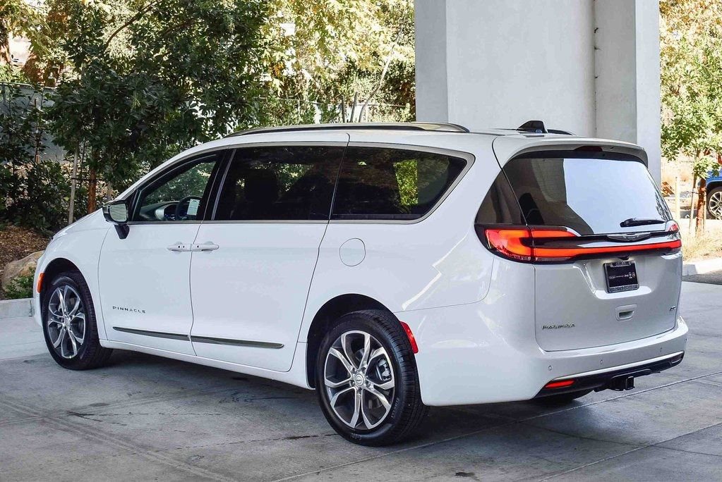 New 2026 Chrysler Pacifica Pinnacle w/ Trailer Tow Group image 4