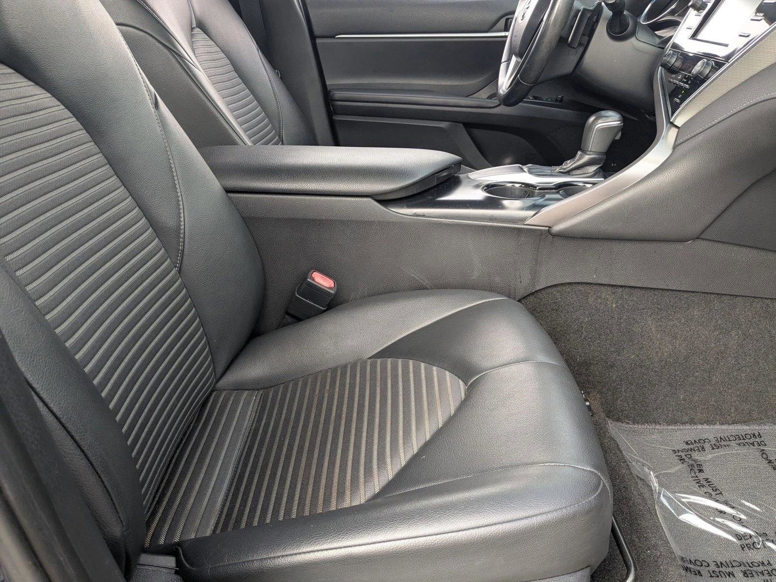 Used 2018 Toyota Camry SE w/ Convenience Package FWD image 19