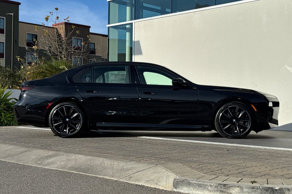 New 2026 BMW i7 xDrive60 w/ Executive Package image 2