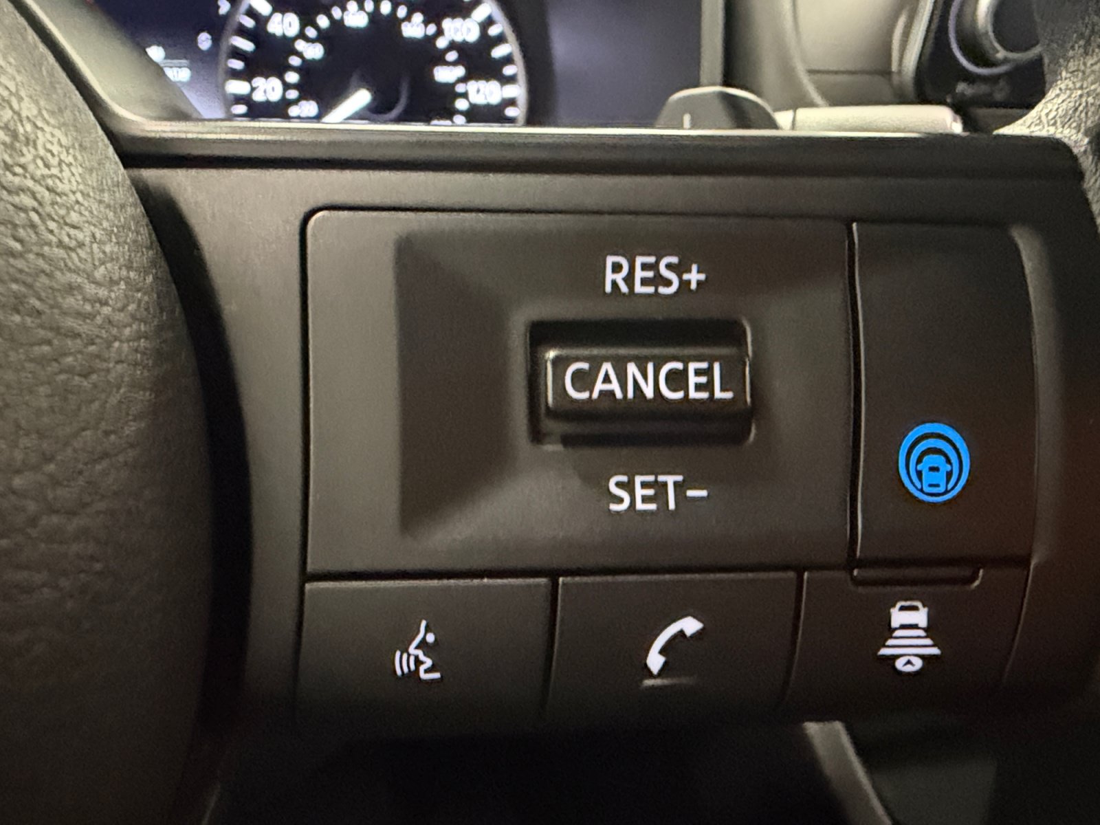 Used 2024 Nissan Rogue SV FWD image 30