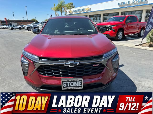Used 2025 Chevrolet Trax RS w/ Driver Confidence Package FWD image 2