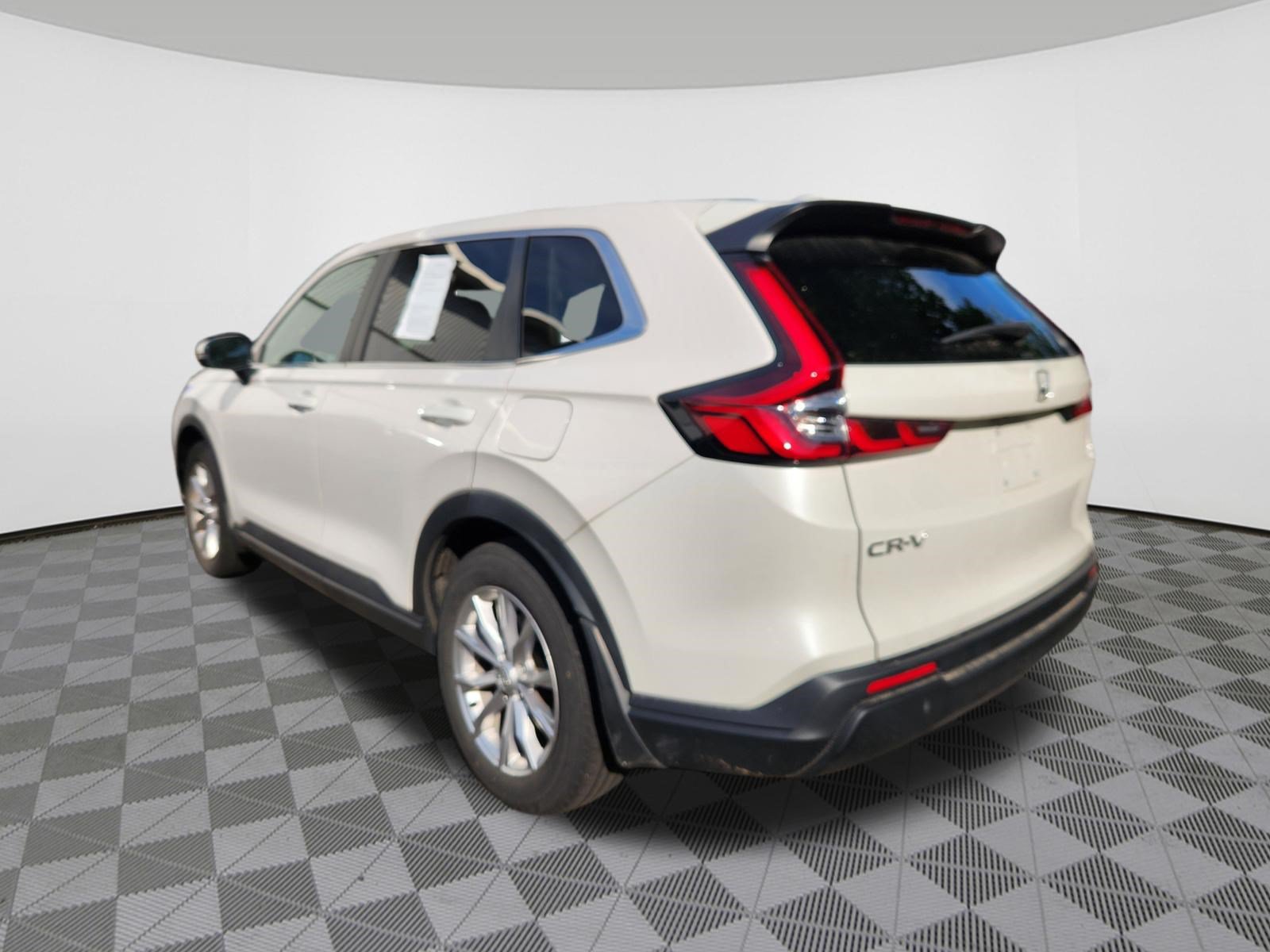 Used 2023 Honda CR-V EX image 3