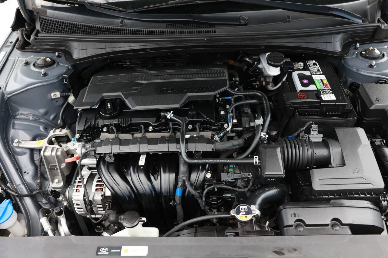 Used 2021 Hyundai Elantra SE FWD image 28