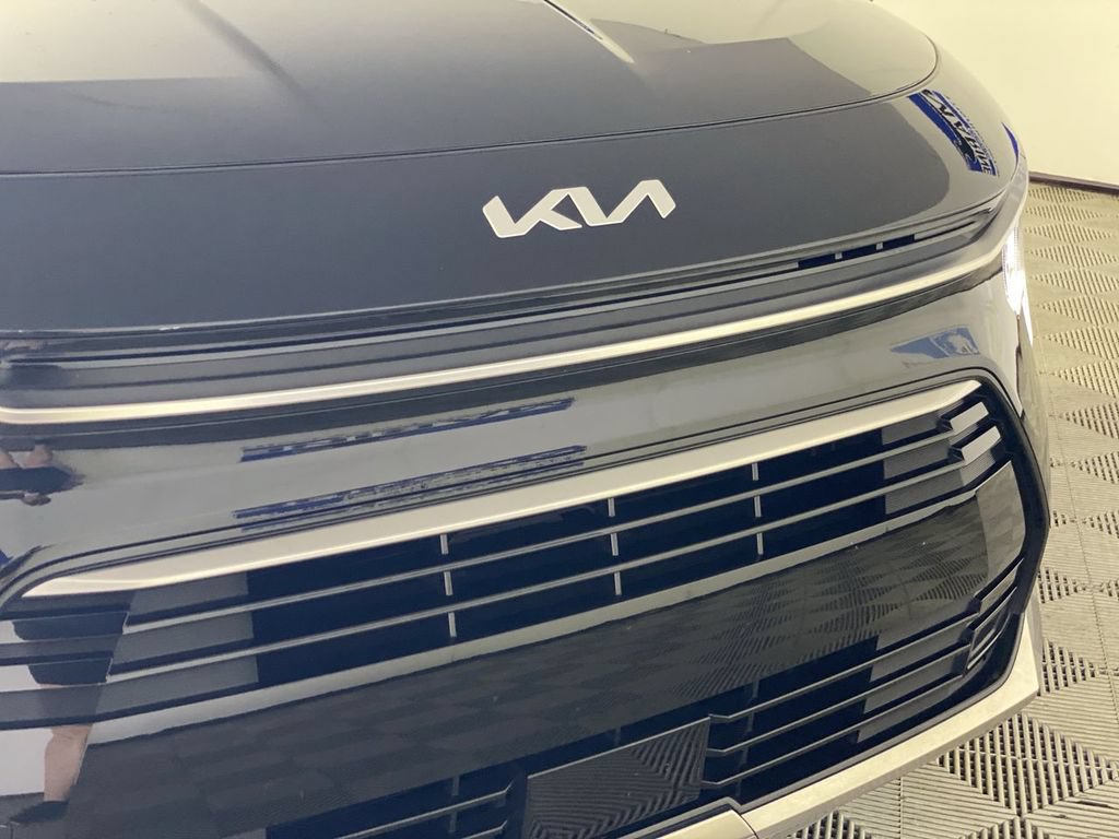 Used 2024 Kia Niro EX Touring FWD image 37