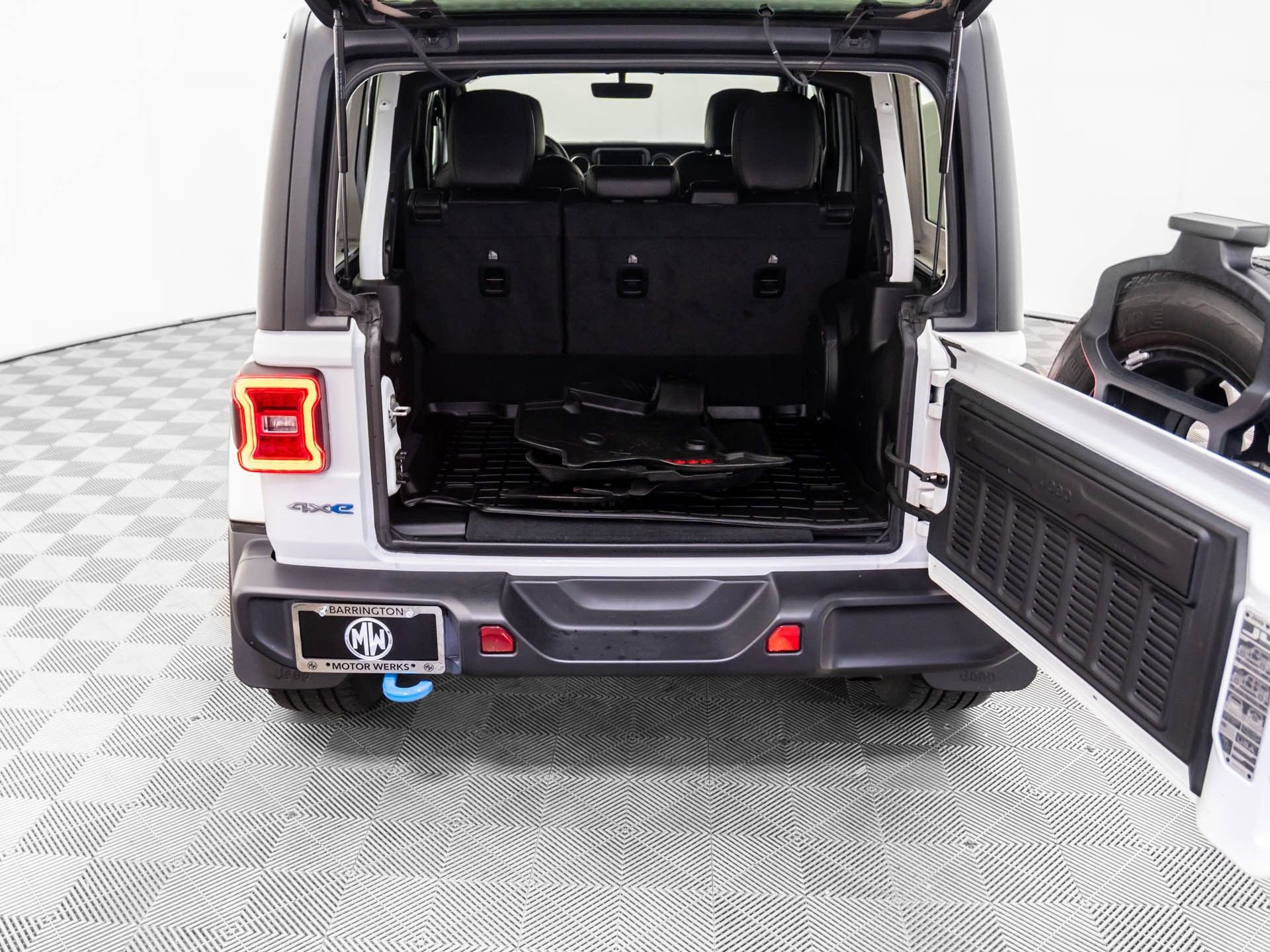 Used 2022 Jeep Wrangler Unlimited Sahara w/ Cold Weather Group image 30